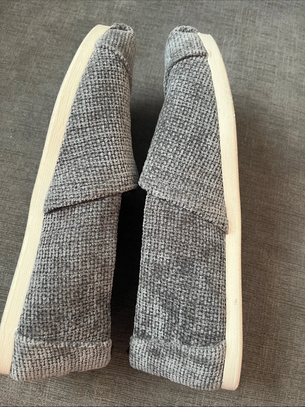 Toms Women’s textured Gray Woven Slip-On flats faux fur lined size 7 Excellent